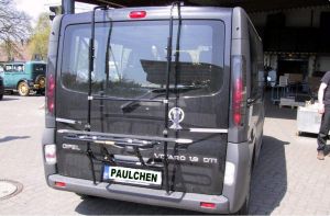 Opel Vivaro mit Heckklappe Bj. 08/2001 bis 07/2014 ( Zusatzbeleuchtung beim Fahrradtransport wird empfohlen !) - Paulchen Grundträger - 812401 307